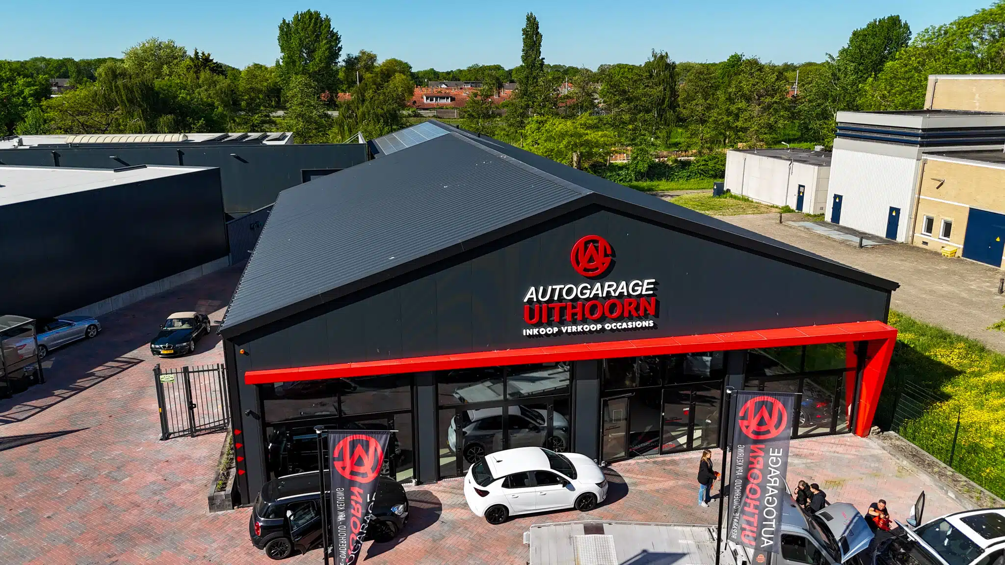 Bovenaanzicht van de gevel van autogarage in Flexhal