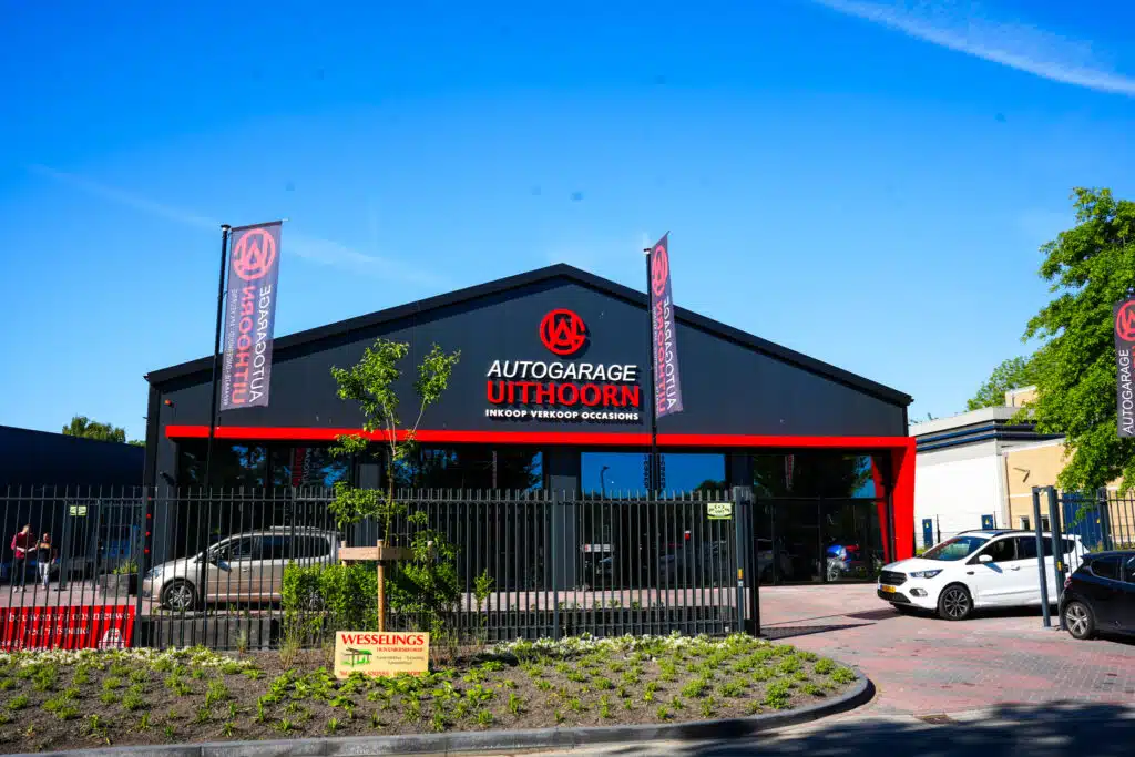 Voorzijde van autogarage Uithoorn in Flexhal