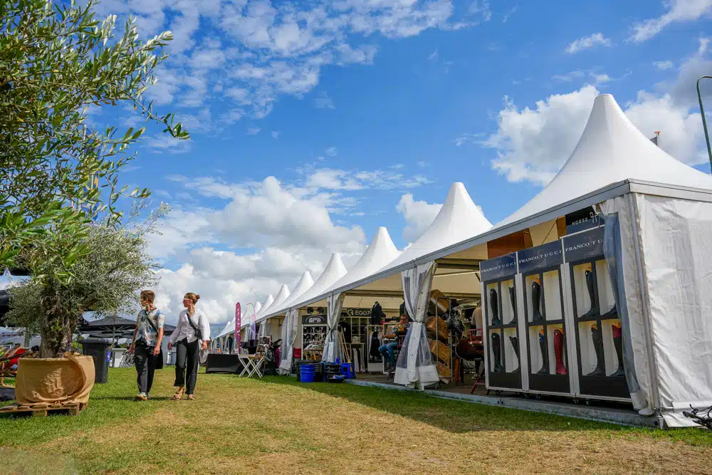 Pagodtenten als evenementen tent bij paardensport evenement 