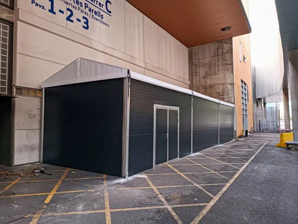 Industriële tentconstructie als uitbreiding bij handelsbeurs in Barcelona